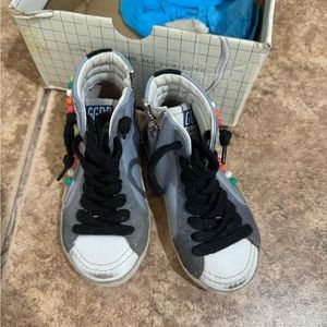 Golden Goose size 23